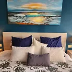 Stunning 1 Bdrm Condo Gym-Pool 10 Min To The Beach & Quinta Av