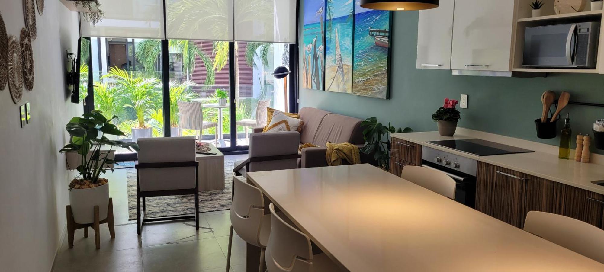 Stunning 1 Bdrm Gym-pool 10 Min To The Beach & Quinta Av *
